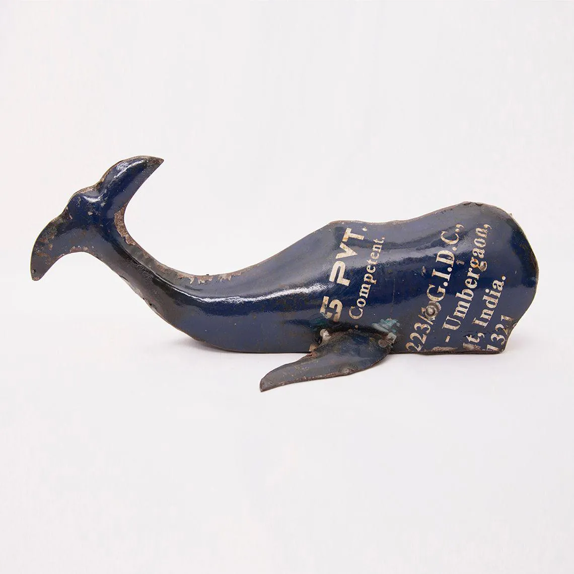Ballena azul hecha de metal recuperado bidones - D6738