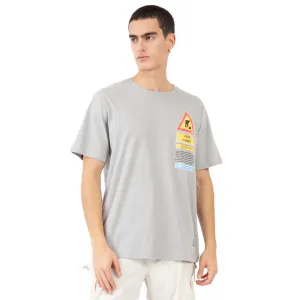PLAYERA ESTAMPADA MEN AT WORK COLOR GRIS PARA HOMBRE FOREVER 21