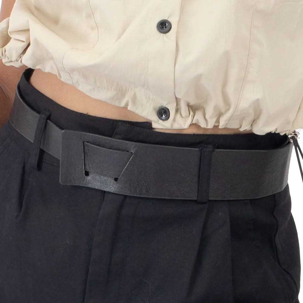 SHORT LIGERO CON CINTURÓN COLOR NEGRO PARA MUJER FOREVER 21