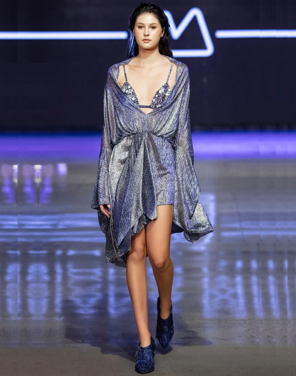 Vestido Curto Assimétrico Quadriculado