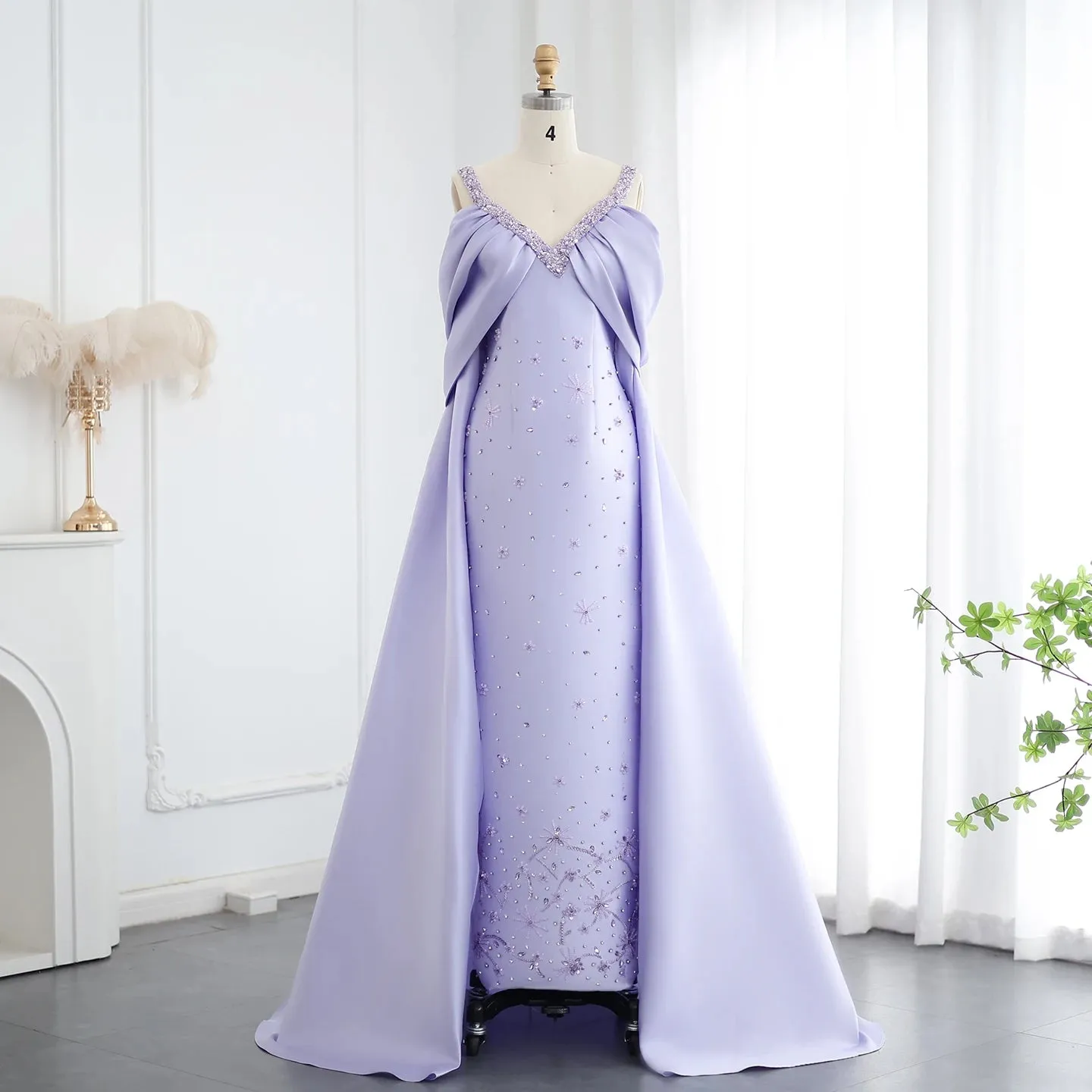 Vestido de Festa Longo com Decote Colar Brilho Lilás - Modelo Especial