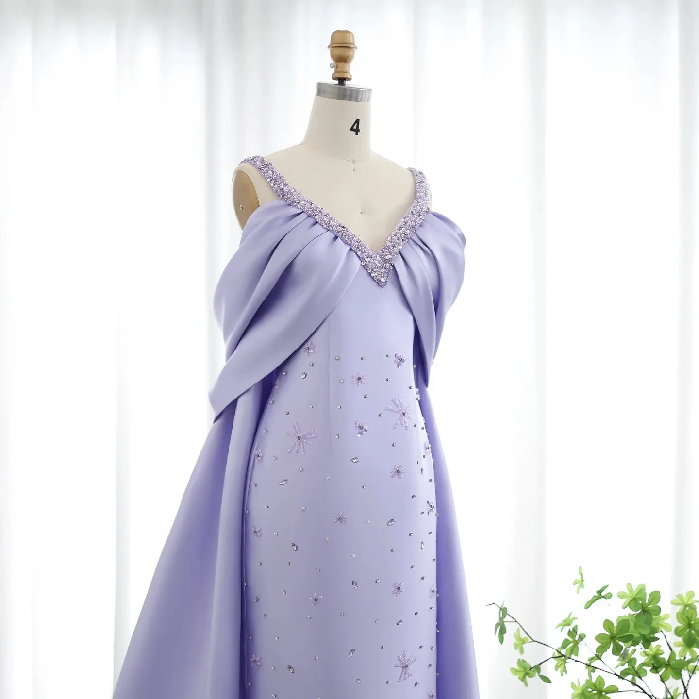 Vestido de Festa Longo com Decote Colar Brilho Lilás - Modelo Especial