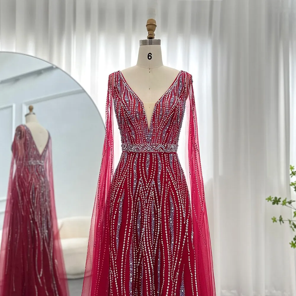 Vestido de Festa Luxo Decorado em Cristais e com Manga Capa - Modelo Especial