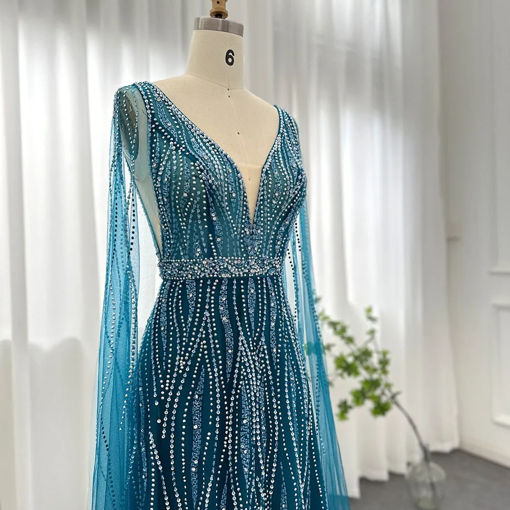Vestido de Festa Luxo Decorado em Cristais e com Manga Capa - Modelo Especial