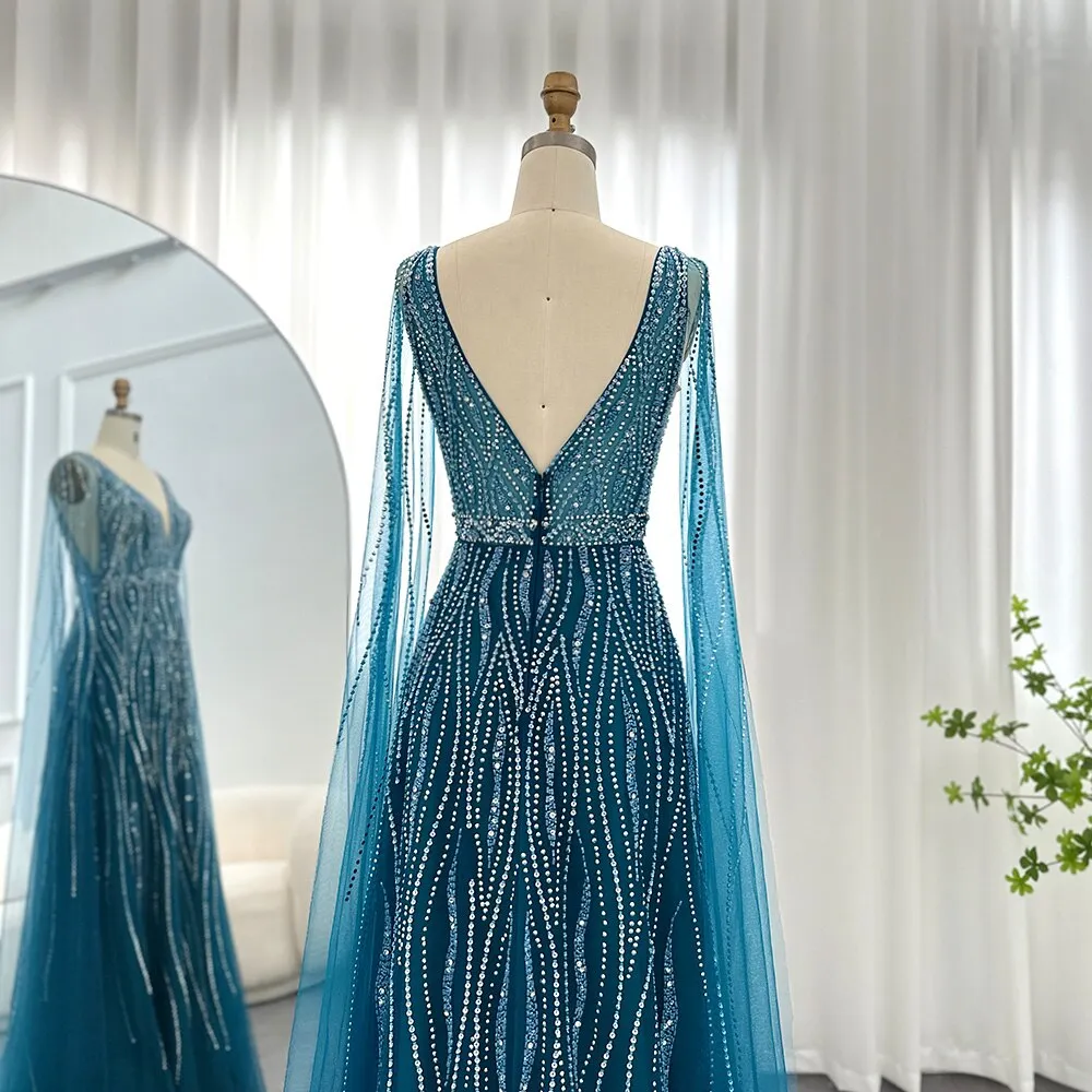 Vestido de Festa Luxo Decorado em Cristais e com Manga Capa - Modelo Especial