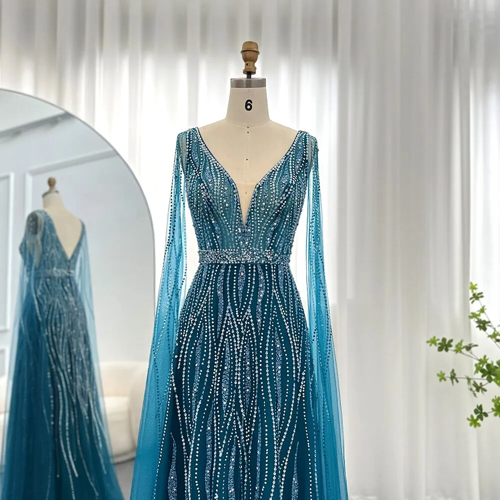 Vestido de Festa Luxo Decorado em Cristais e com Manga Capa - Modelo Especial