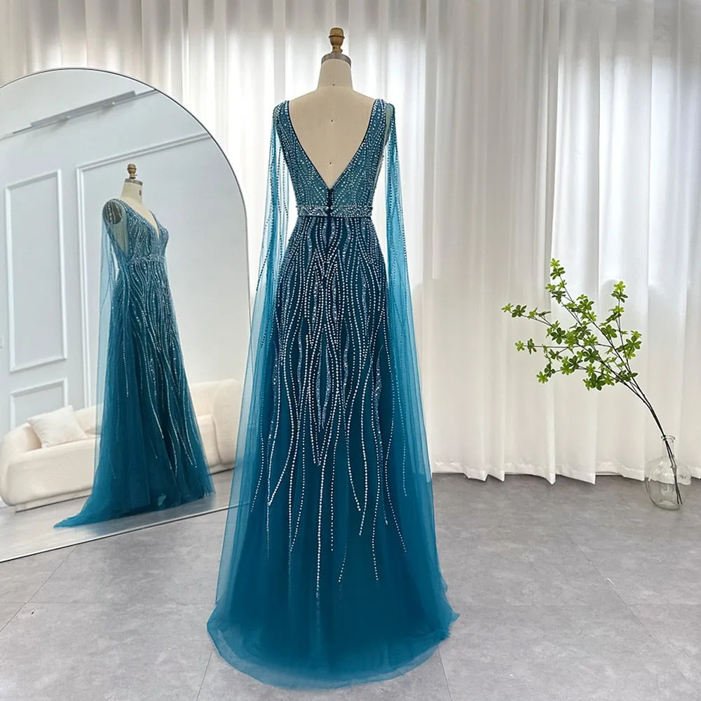 Vestido de Festa Luxo Decorado em Cristais e com Manga Capa - Modelo Especial