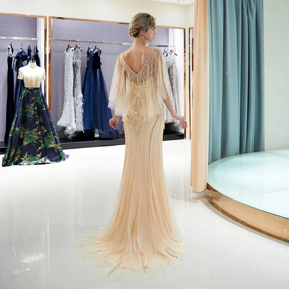 Vestido de Festa Luxo Pérolado com Manta em Tule Detalhado Dourado - Modelo Especial