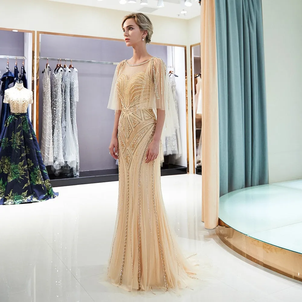 Vestido de Festa Luxo Pérolado com Manta em Tule Detalhado Dourado - Modelo Especial