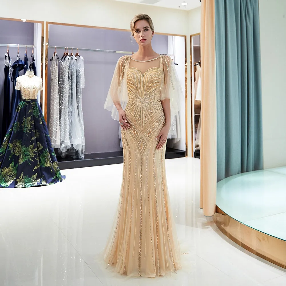 Vestido de Festa Luxo Pérolado com Manta em Tule Detalhado Dourado - Modelo Especial